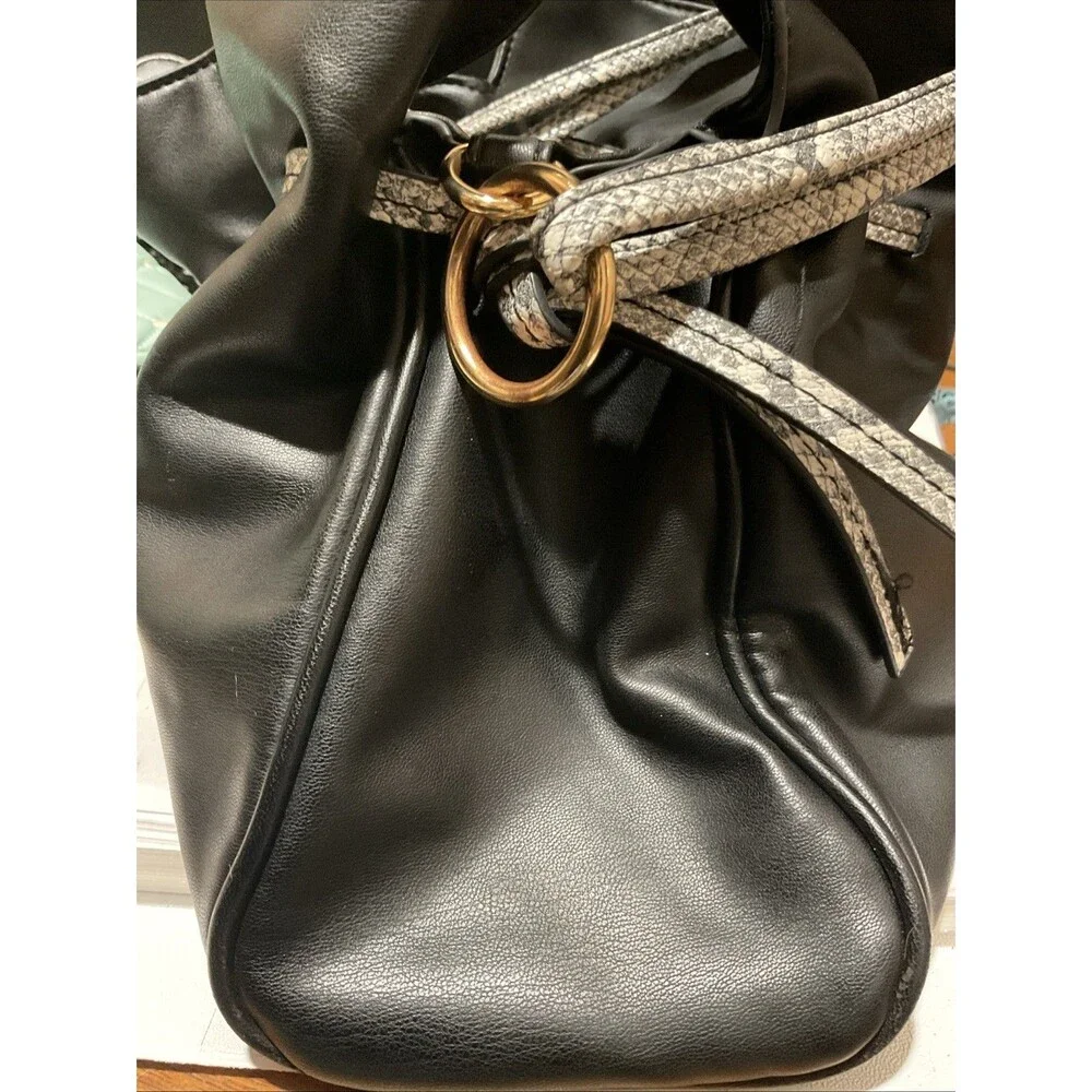 Badgley Mischka Black Medium Shoulder Bag Gold Hardware
